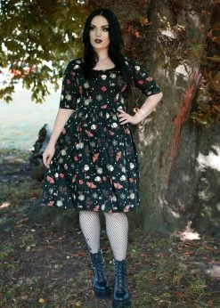Collectif Amber-Lea Witches Garden 50's Swing Dress Black -Pretty Retro Sales collectif AW210808B amber lea witches sw dress blk 4 1024x1024