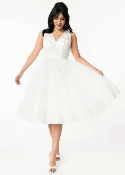 Unique Vintage Unique Vintage Tropez 50’s Wedding Dress White -Pretty Retro Sales unique vintage WD015 tropez dress white 0 7f244700 24fc 4af0 a5bb bd9bb2ce60ee 1024x1024